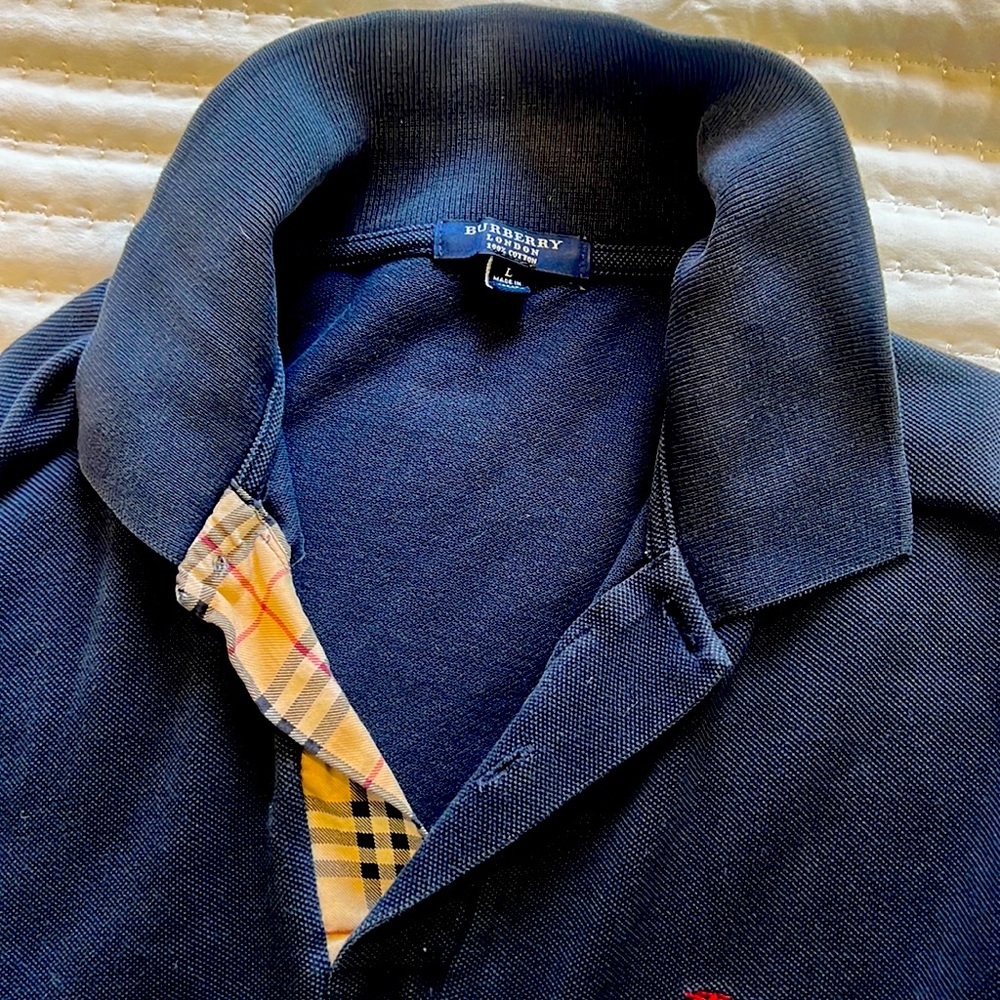 L men’s Burberry t-shirt w collar navy